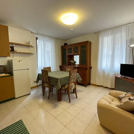 Cozy With Private Parking On Domaso's Lakeside - Larihome A09 Lägenhet *