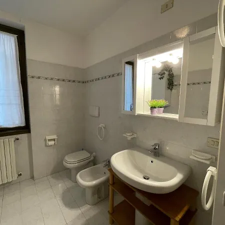 Cozy With Private Parking On Domaso's Lakeside - Larihome A09 Lägenhet *